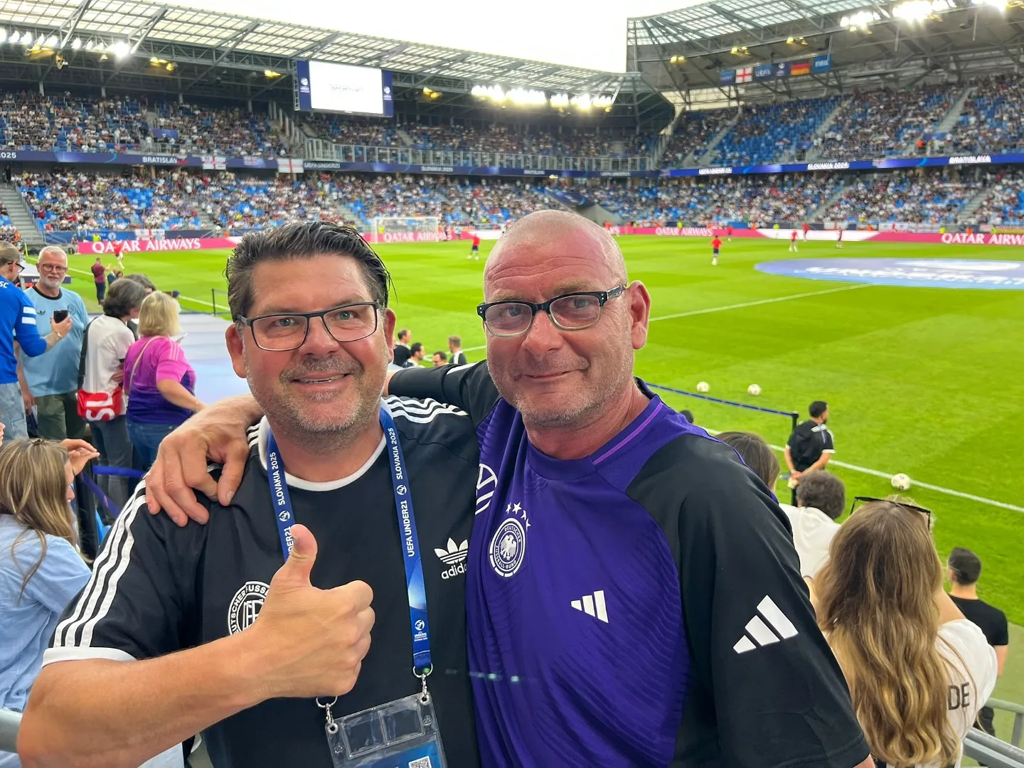 Týmto dvom mužom vďačíme za starostlivosť o náš trávnik.