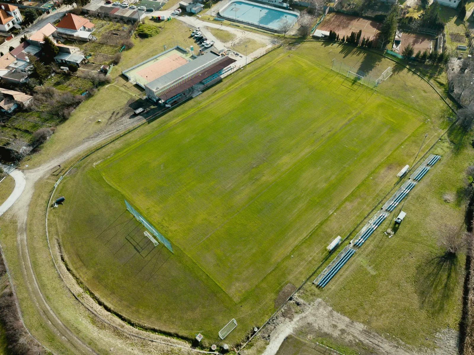 Nový trávnik a rekonštrukcia budovy na štadióne!